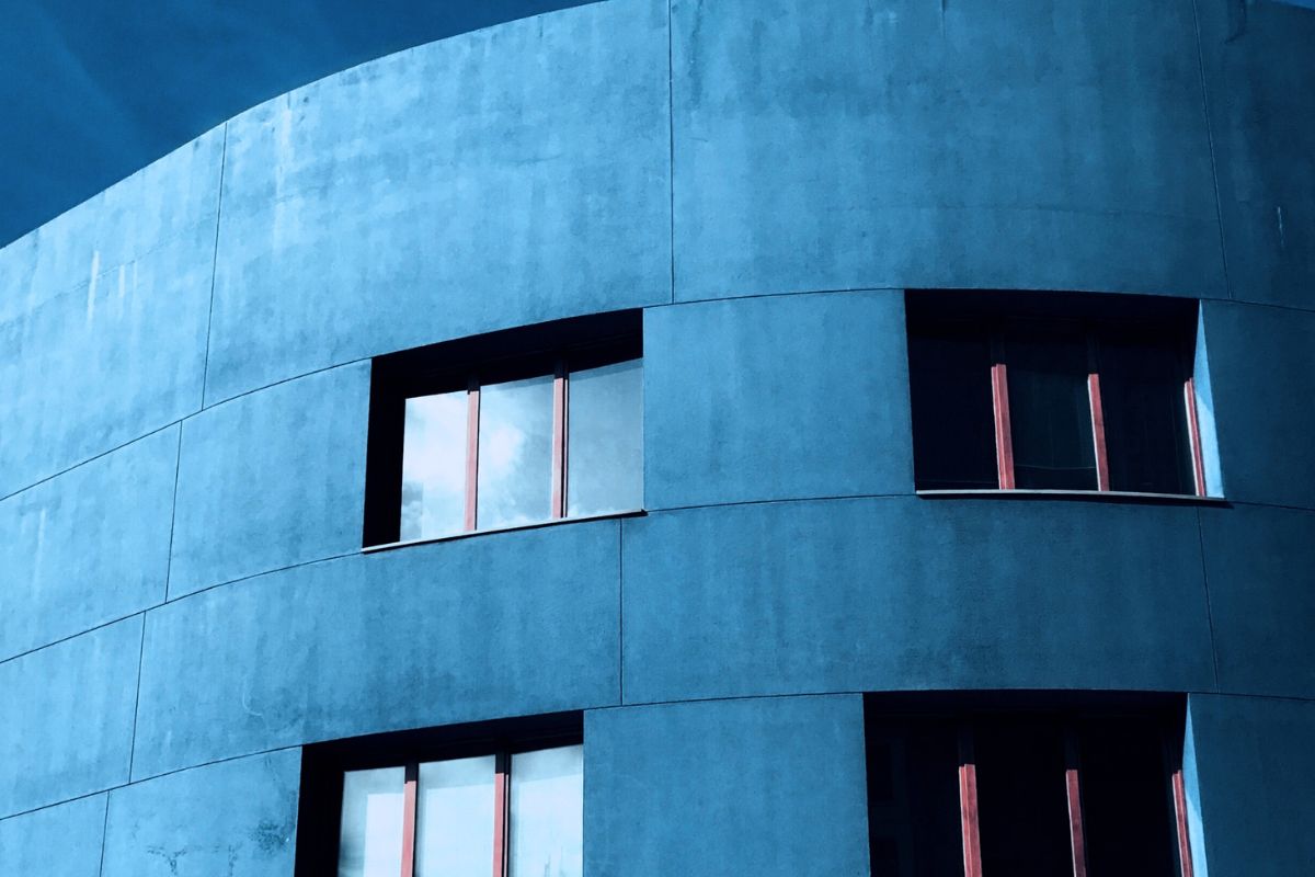 Affacciata edificio blu